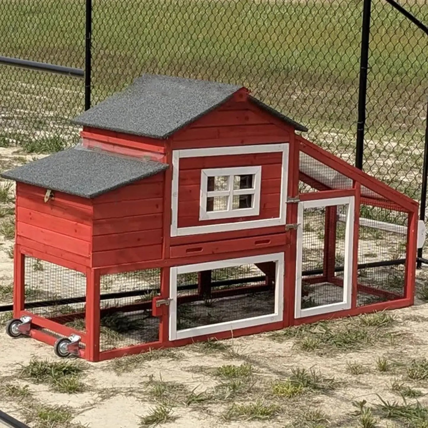 Mobile Chicken Coop with Wheels Expandable Chicken Tractor Outdoor Hen House for 2-4 Chickens 67.3" L