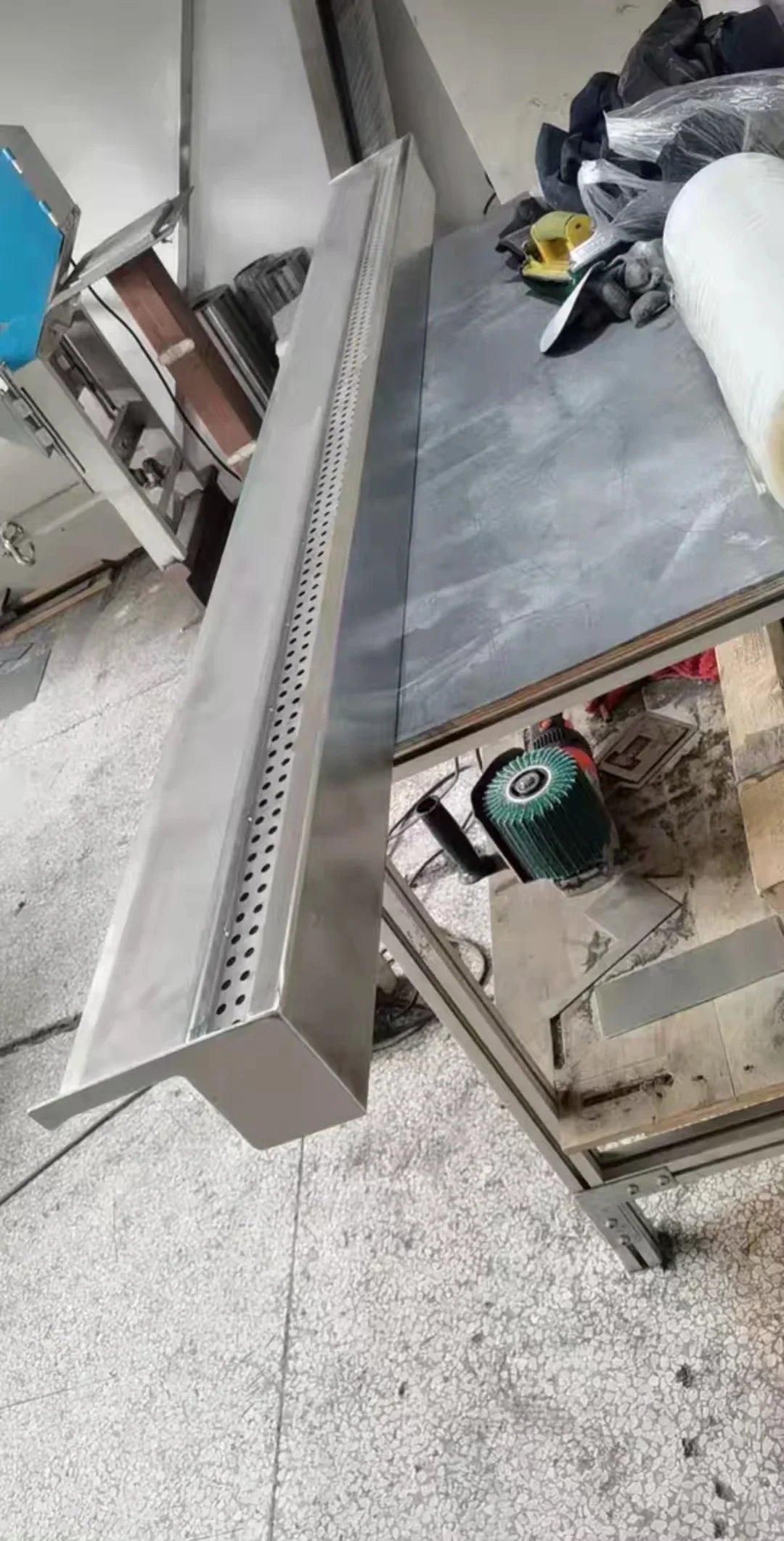 Stainless steel sink outlet, water curtain wall and flowing water landscape, waterfall fountain